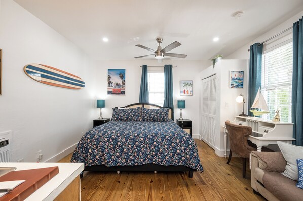 Standard Room, 1 King Bed with Sofa bed, Non Smoking (1 Queen and 1 Sofabed 1C) | Individually decorated, iron/ironing board, free WiFi, bed sheets