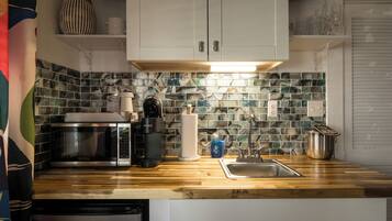 Standard Room, Multiple Beds, Non Smoking (1 Queen Bed 3A) | Private kitchen | Fridge, microwave, coffee/tea maker, toaster