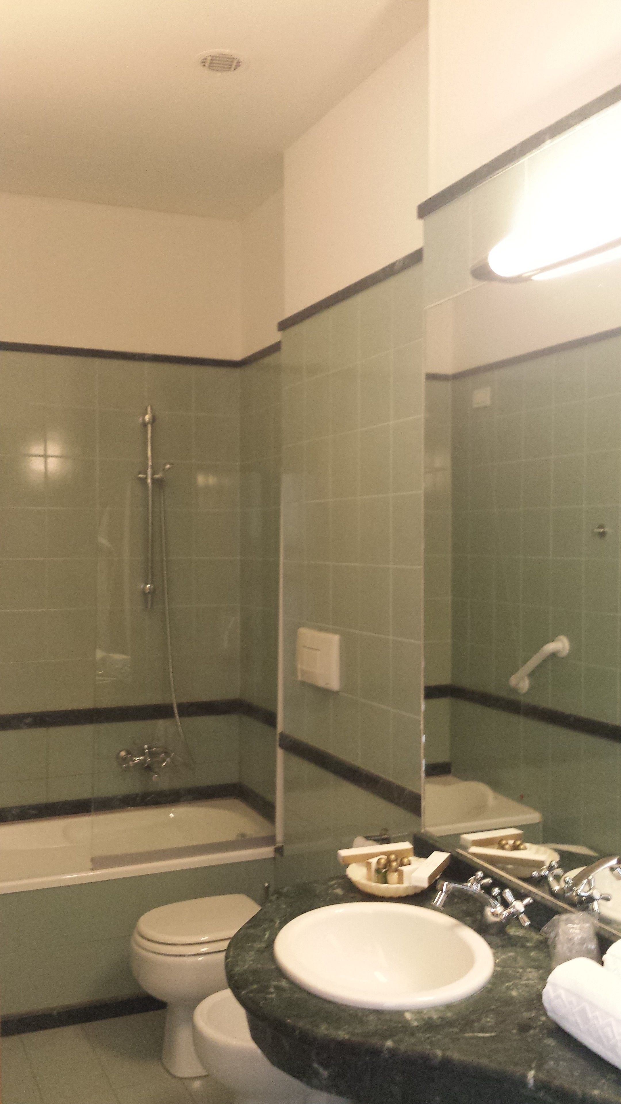 superior double or twin room | bathroom | shower, free toiletries, hair dryer, bidet