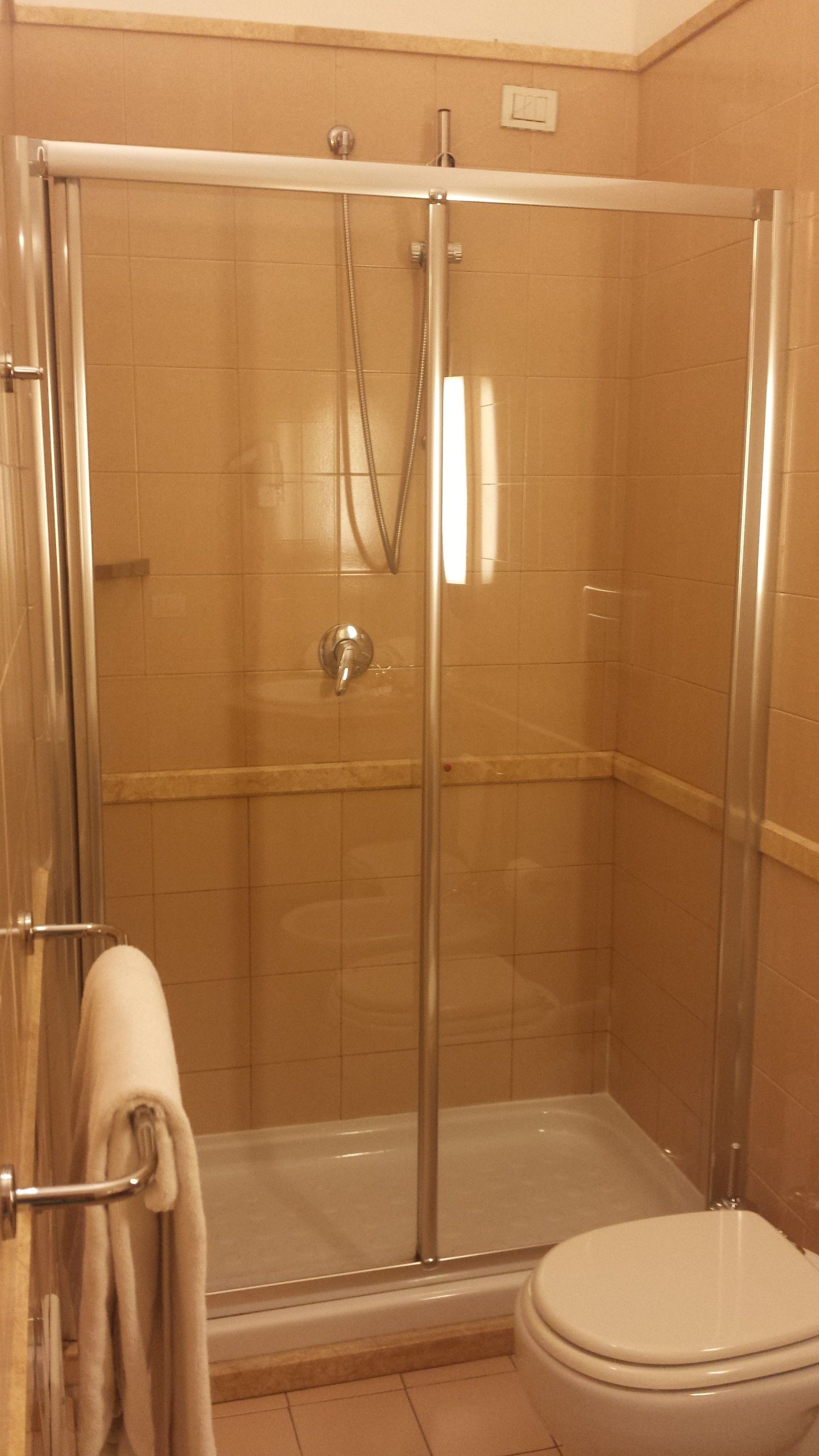 shower, free toiletries, hair dryer, bidet