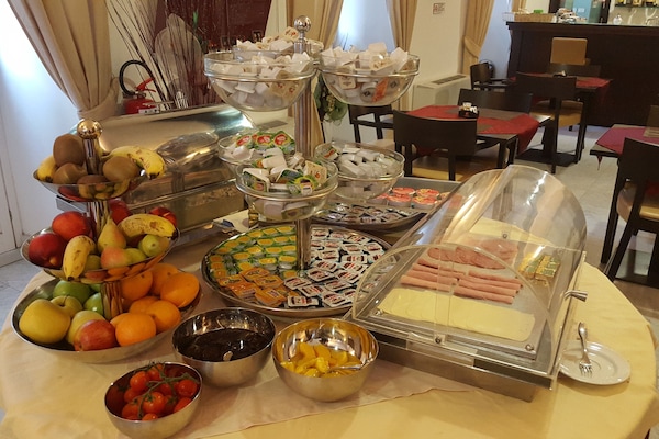 Daily buffet breakfast for a fee