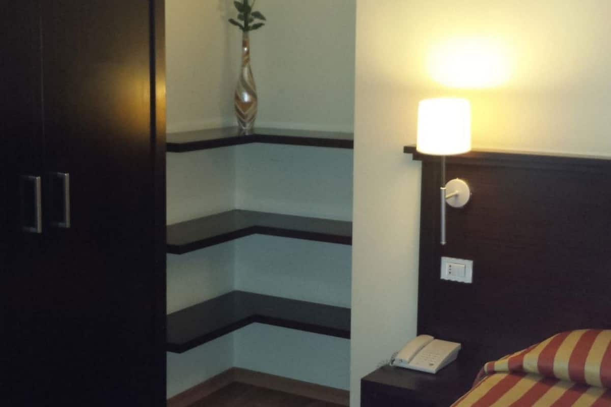 Hypo-allergenic bedding, minibar, in-room safe, desk