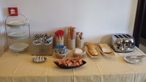 Desayuno buffet todos los días (con cargo)