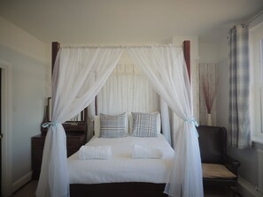Superior Quadruple Room, Ensuite ( 4 Poster) | 1 bedroom - The Downs Hotel (Brighton)