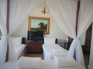 Chambre quadruple supérieure, salle de bain attenante ( 4 Poster) | 1 chambre