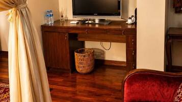Junior Suite, 1 Queen Bed, Balcony, Garden View | Egyptian cotton sheets, premium bedding, memory foam beds, minibar