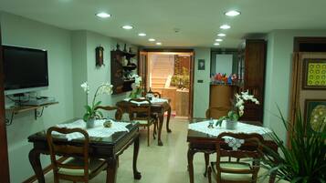 Free daily continental breakfast