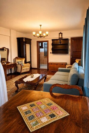 Suite Élite, 1 très grand lit et 1 canapé-lit, vue ville | Draps en coton égyptien, literie de qualité supérieure