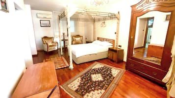 Junior Suite, 1 Queen Bed, Balcony, Garden View | Egyptian cotton sheets, premium bedding, memory foam beds, minibar