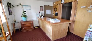 Reception - Four Winds Motel (Depoe Bay)