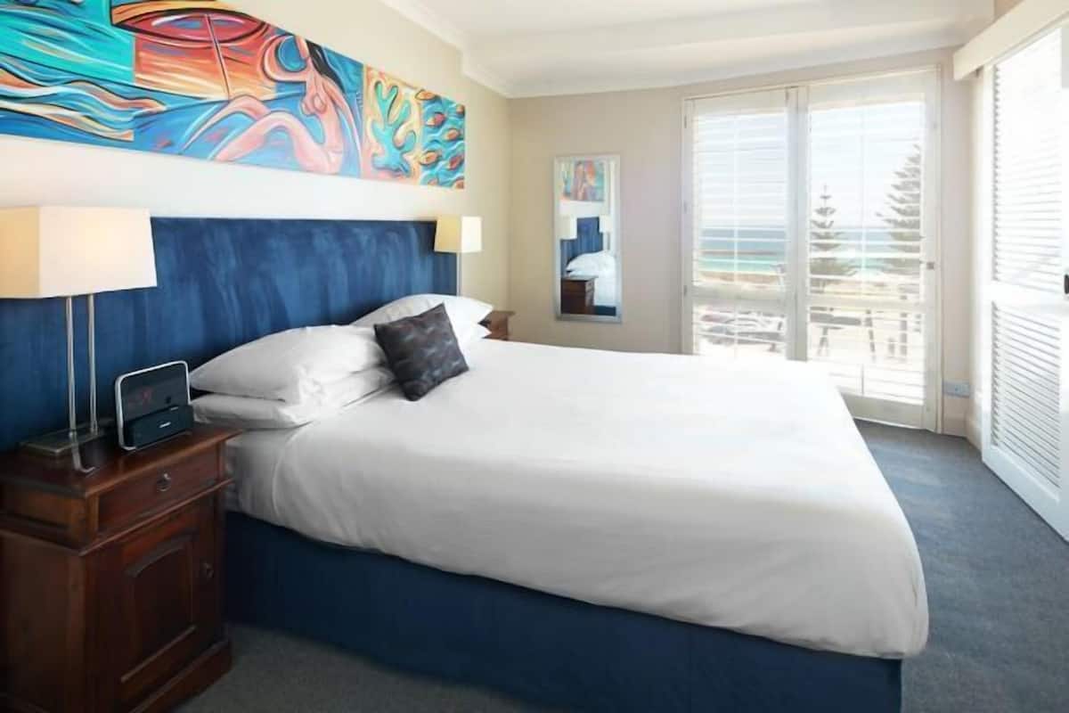 In-room safe, desk, iron/ironing board, WiFi (free)