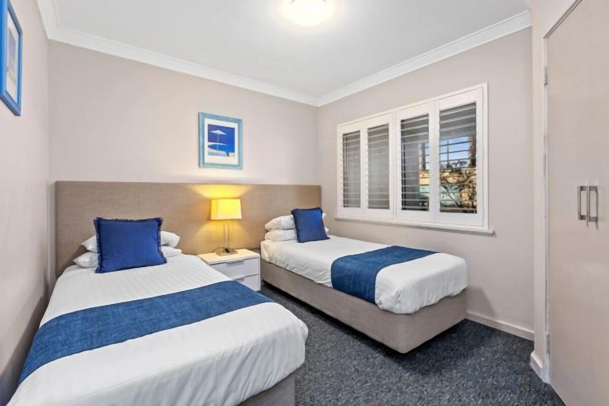 In-room safe, desk, iron/ironing board, free WiFi