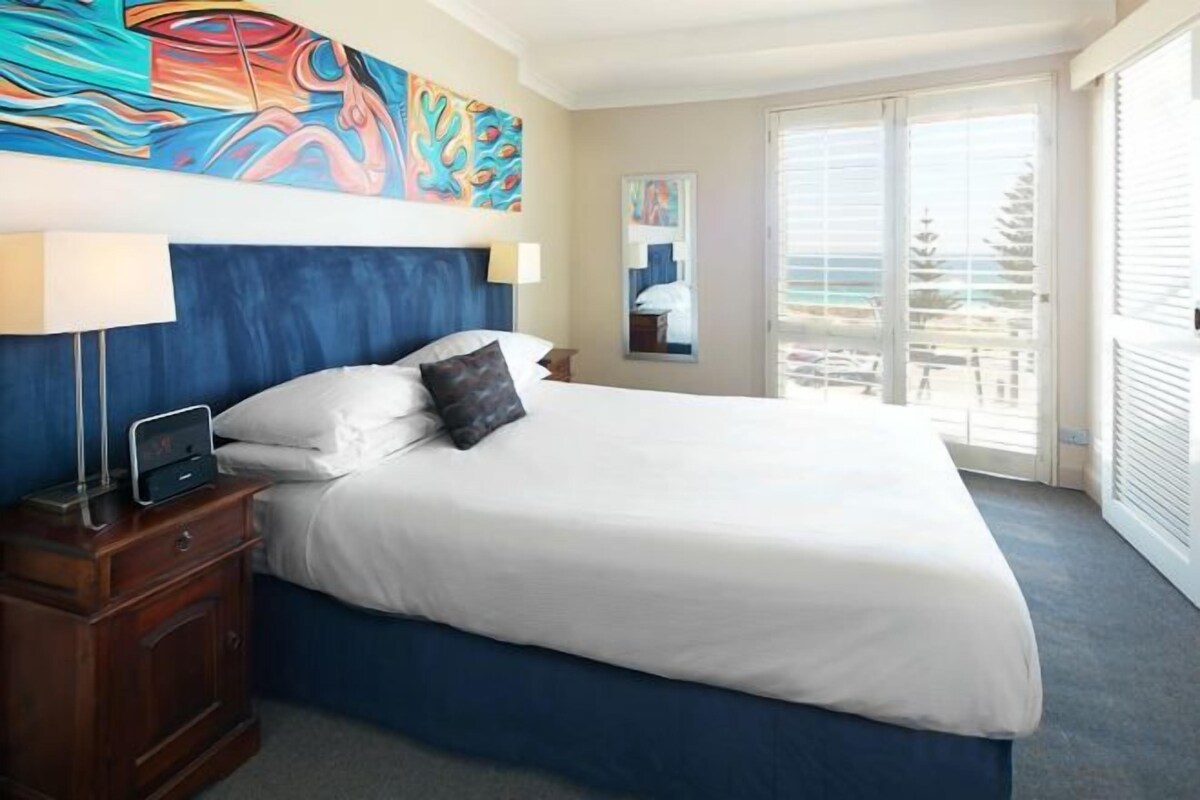 In-room safe, desk, iron/ironing board, free WiFi