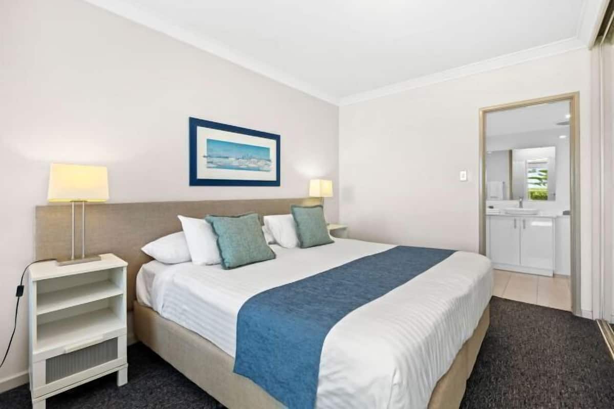 In-room safe, desk, iron/ironing board, WiFi (free)