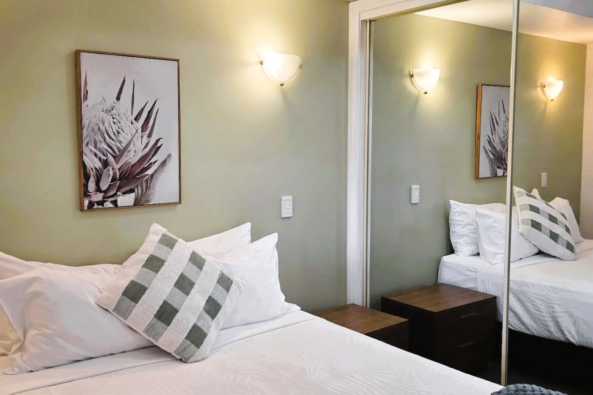 Appartement Deluxe, 1 grand lit et 1 canapé-lit, patio, vue mer | Chambres insonorisées, fer et planche à repasser, Wi-Fi gratuit