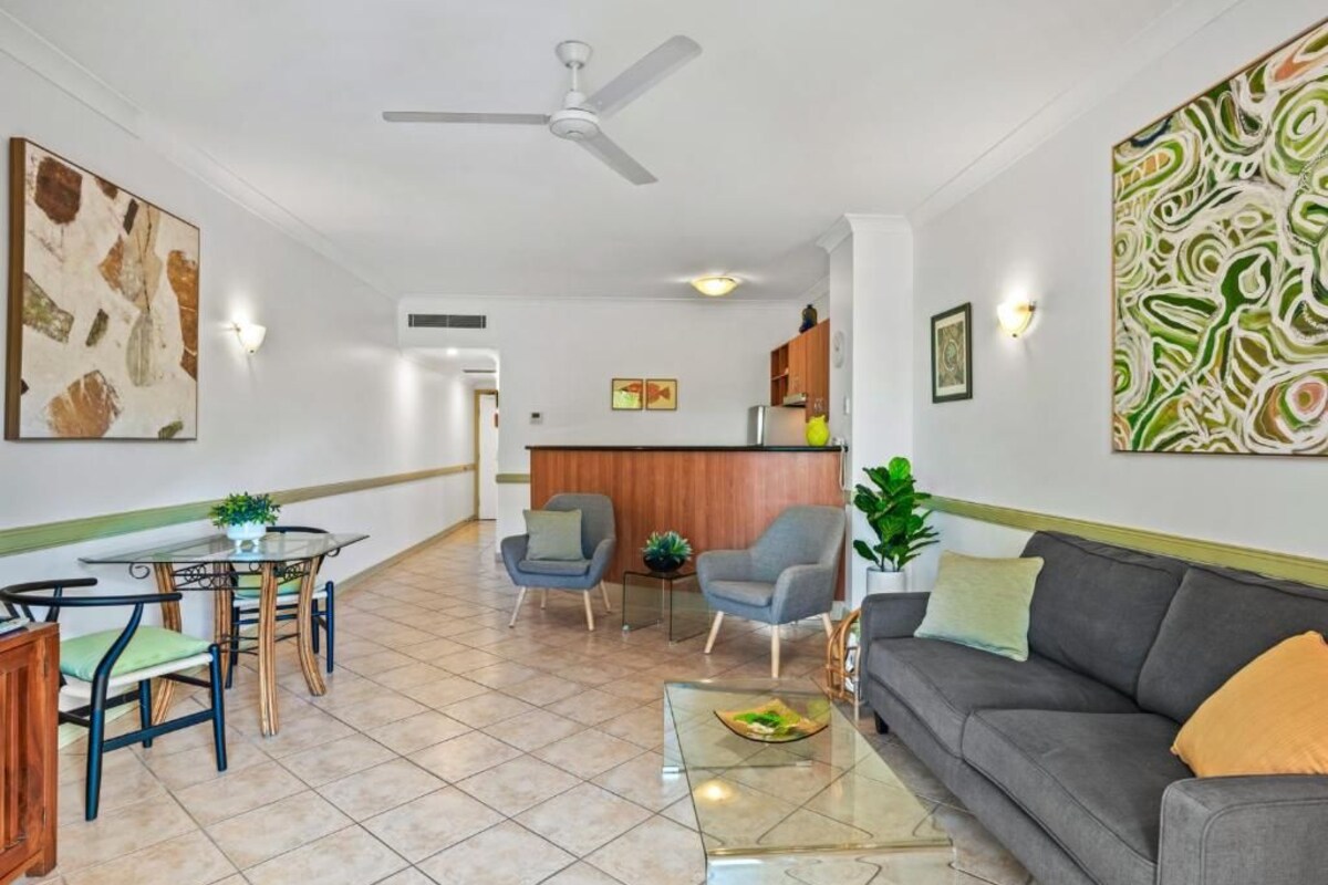 Appartement Deluxe, 1 chambre, balcon, vue partielle sur la mer | Coin séjour