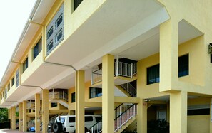 Free self parking - Waterfront Terraces (Cairns North)