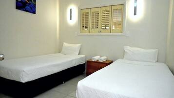 Standard Apartment, 2 Bedrooms, Balcony, Ocean View | Kalis bunyi, seterika/papan seterika, Wi-fi percuma, cadar katil