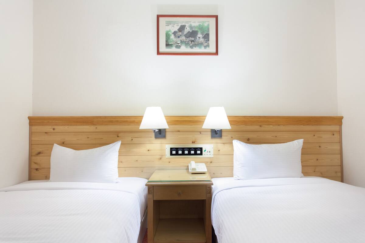 Twin kamer, 2 eenpersoonsbedden | 1 slaapkamer, een bureau, verduisterende gordijnen