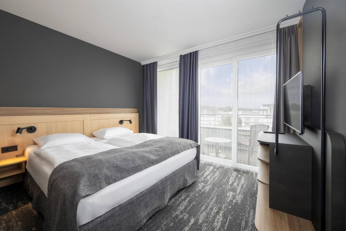 1 bedroom, in-room safe, desk, soundproofing