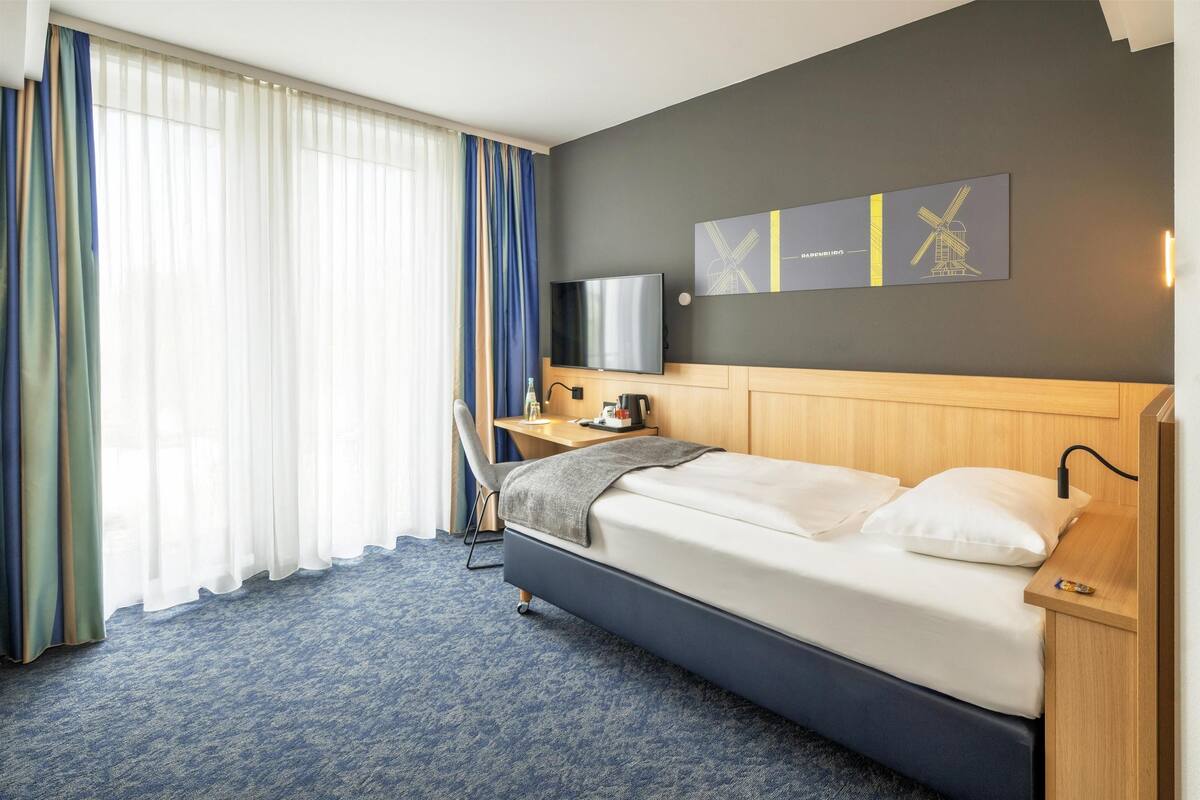 1 bedroom, in-room safe, desk, soundproofing