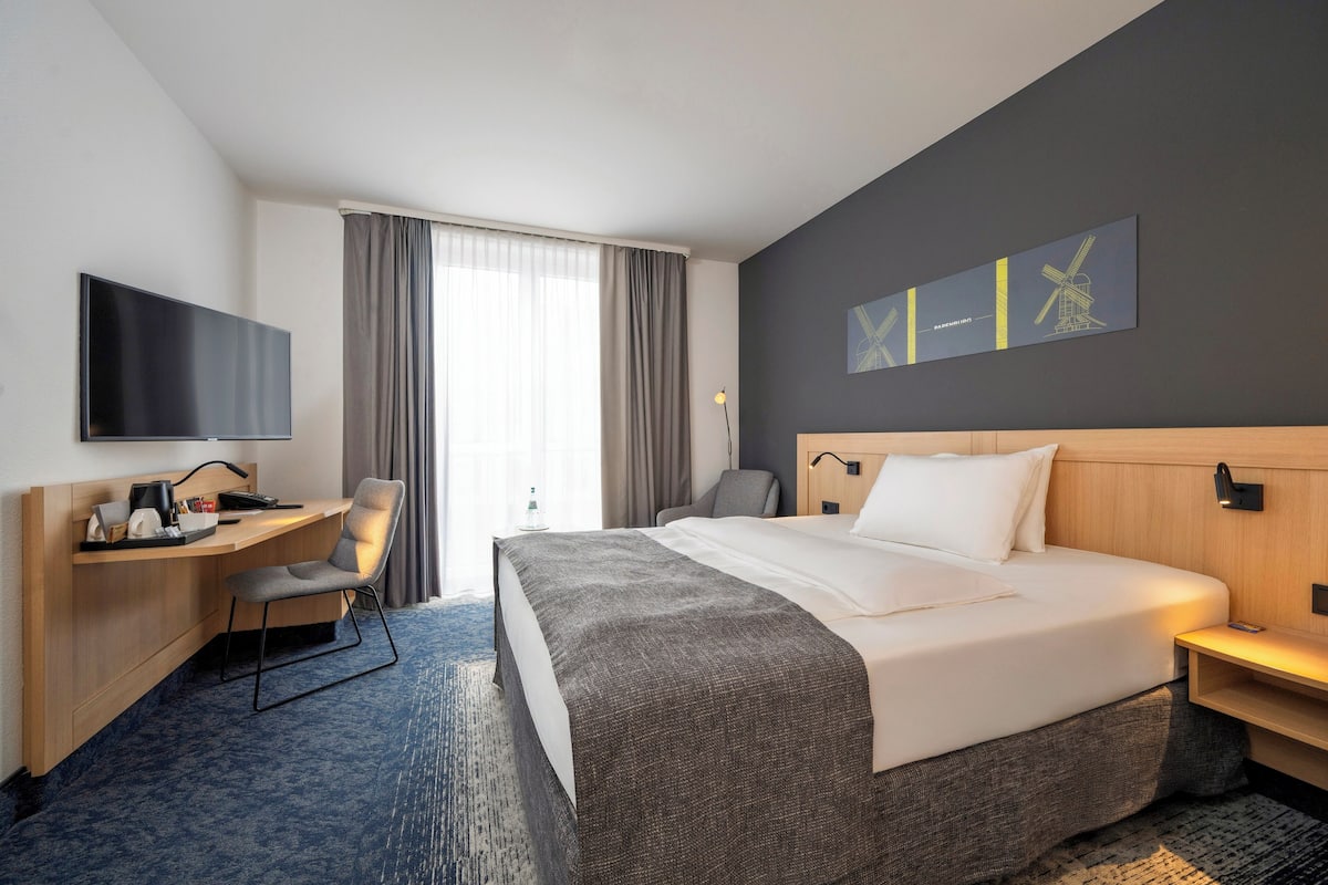Standard Room, 1 Queen Bed