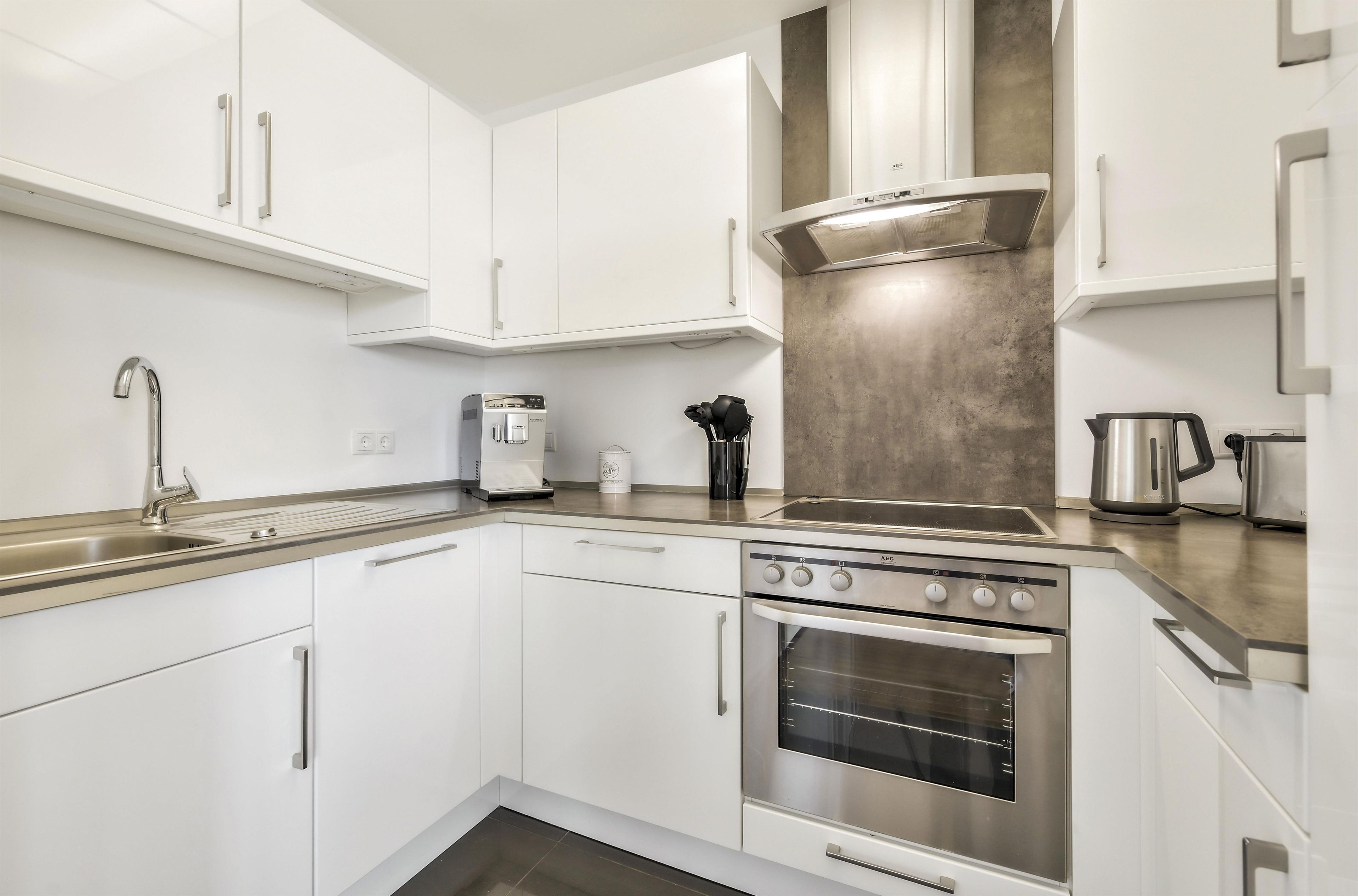 Standard Apartment, 2 Double Beds, Balcony (Full Kitchen) | Private kitchenette