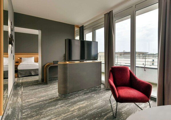 Suite, 1 King Bed, Balcony | Desk, blackout drapes, soundproofing, iron/ironing board - Best Western Plus Hotel Papenburg (Papenburg)