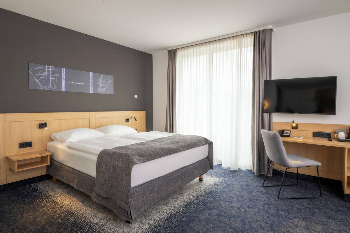 1 bedroom, in-room safe, desk, soundproofing
