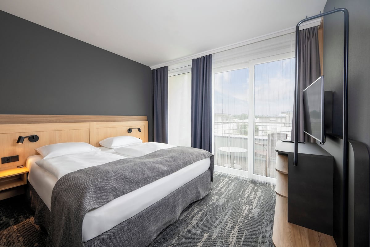 Room, 1 King Bed, Balcony