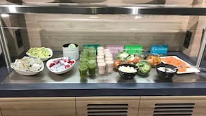 A buffet with various food and drink options. - Best Western Plus Hotel Papenburg (Papenburg)