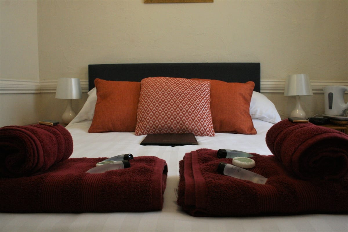 Double Room (Small Double) | Iron/ironing board, free WiFi, bed sheets