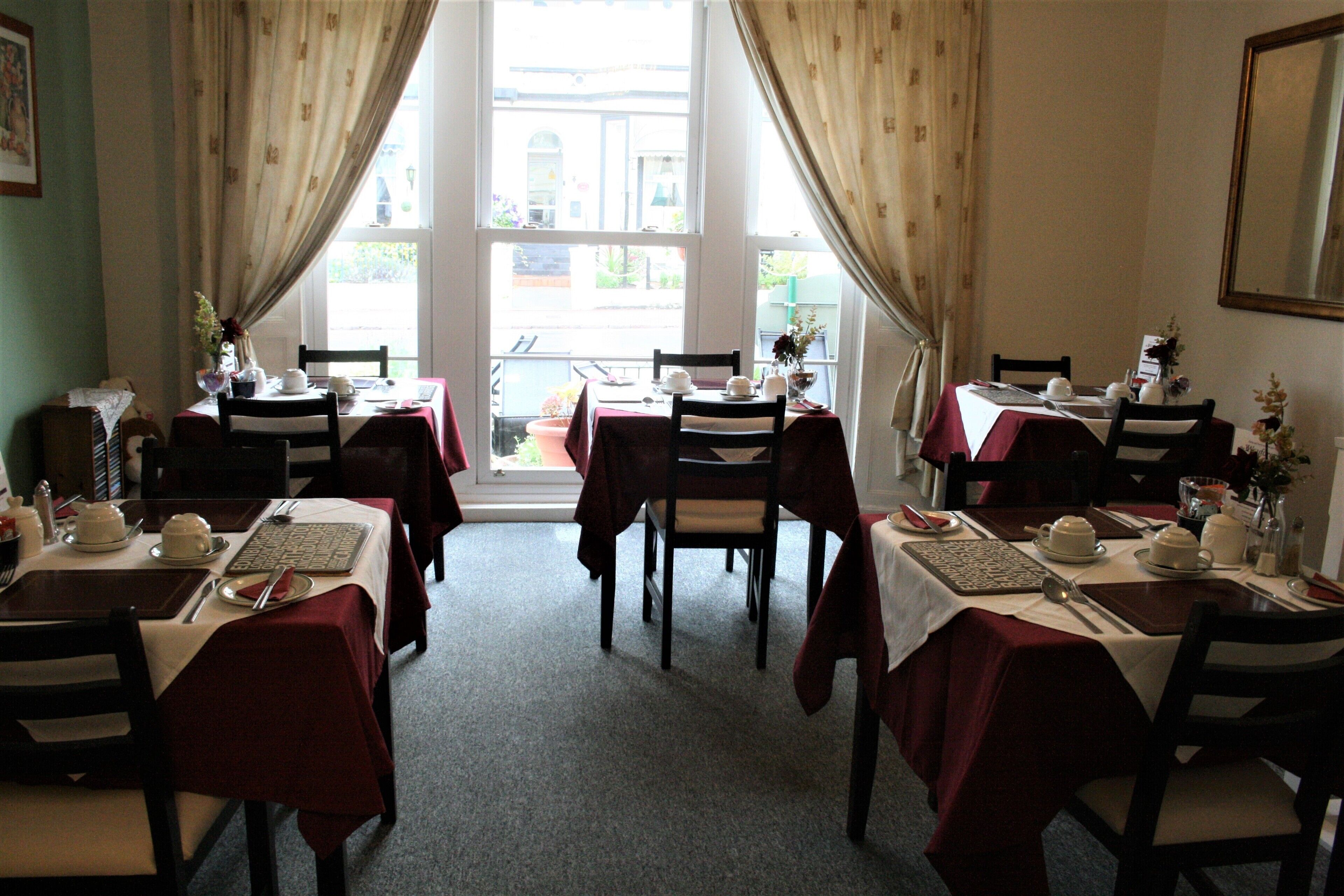 free daily english breakfast