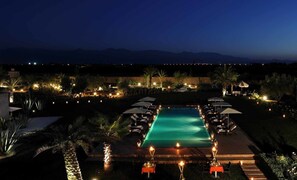 Outdoor pool, pool loungers