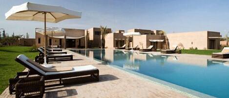 Outdoor pool, pool loungers