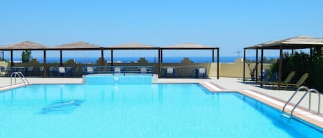 AuĂenpool, LiegestĂŒhle