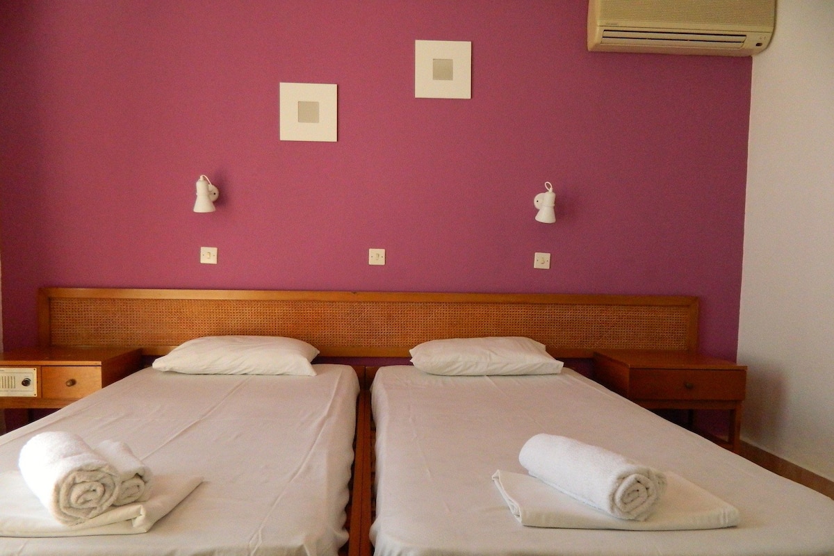 1 bedroom, desk, blackout curtains, free cots/infant beds