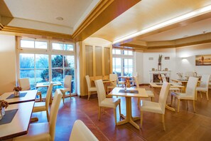 Breakfast, lunch, dinner served; German cuisine, beach views