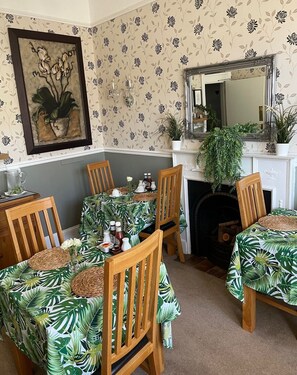 Dining - Abingdon House (Torquay)