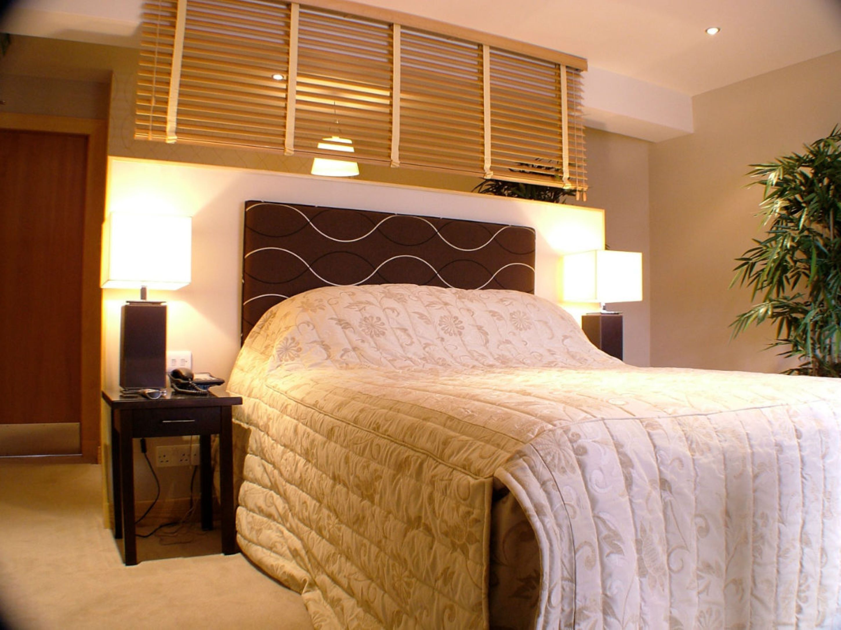 Hypo-allergenic bedding, desk, iron/ironing board, free WiFi