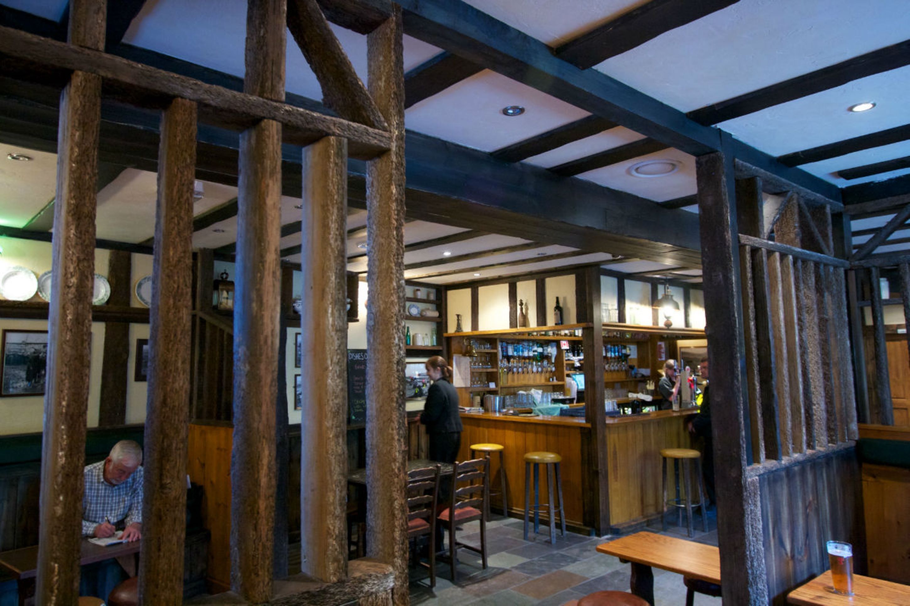 2 من البارات/الاستراحات