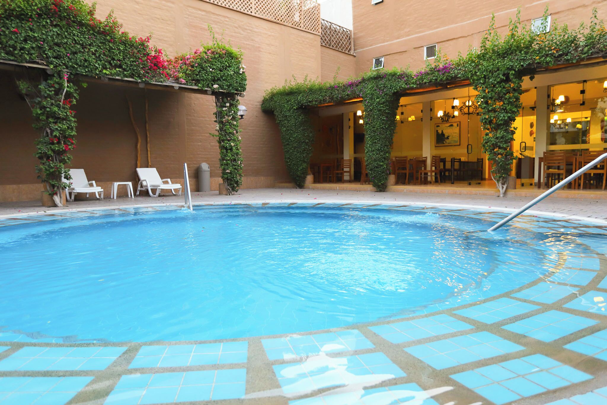 حمام سباحة