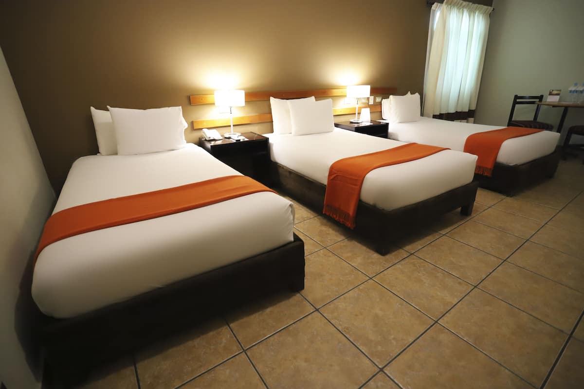 traditional triple room | 1 bedroom, in-room safe, desk, free wifi