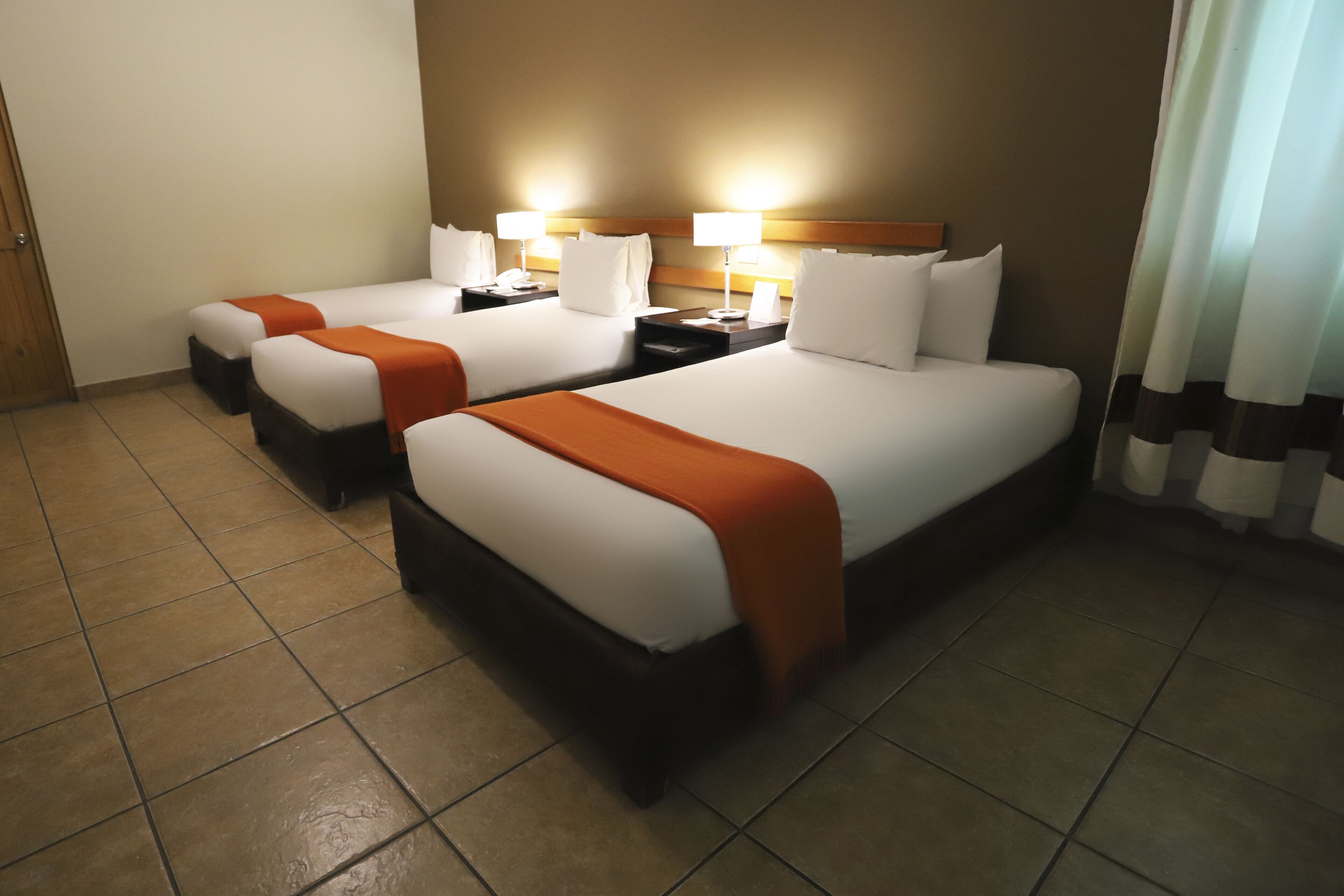 traditional triple room | 1 bedroom, in-room safe, desk, free wifi