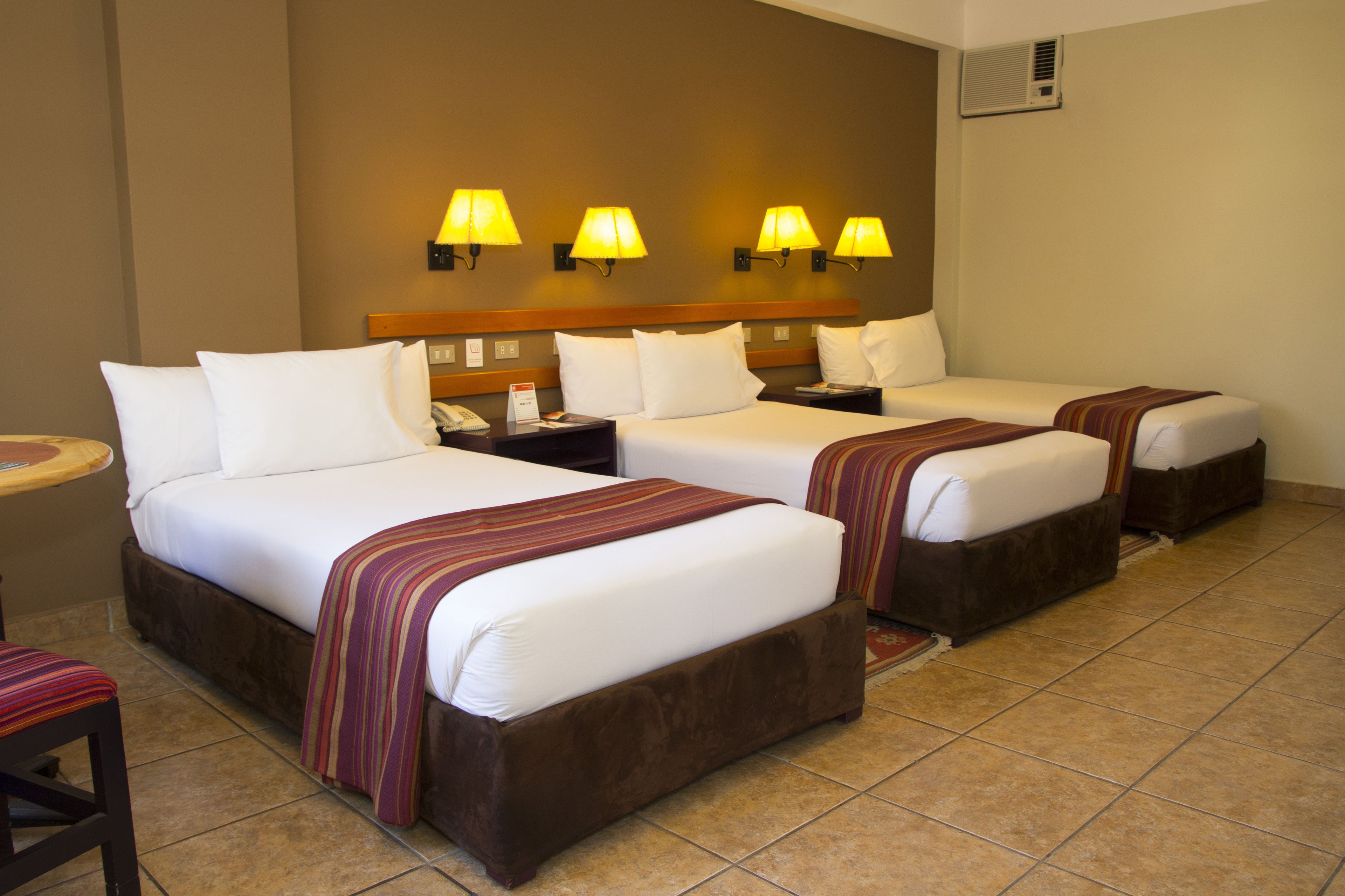 traditional triple room, 3 single beds | 1 bedroom, in-room safe, desk, free wifi