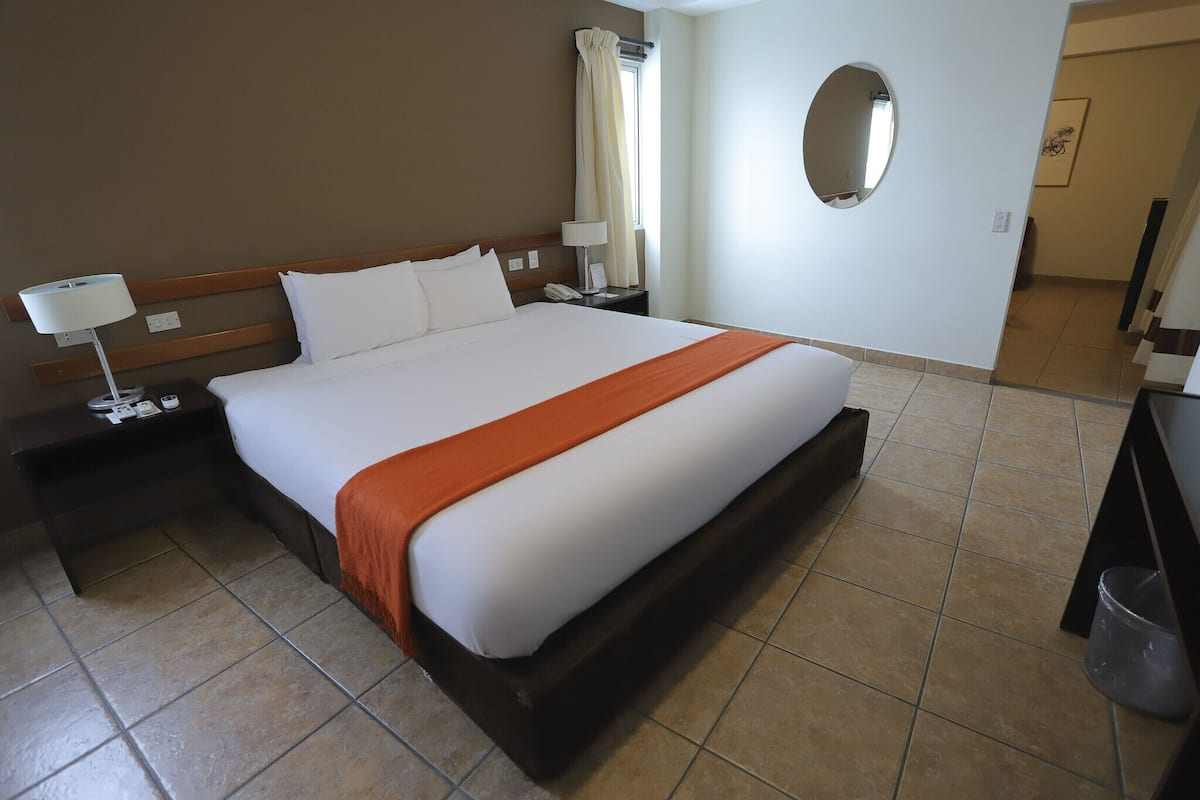Chambre Double Supérieure, 1 trÚs grand lit | Coffres-forts dans les chambres, bureau, Wi-Fi gratuit, draps fournis