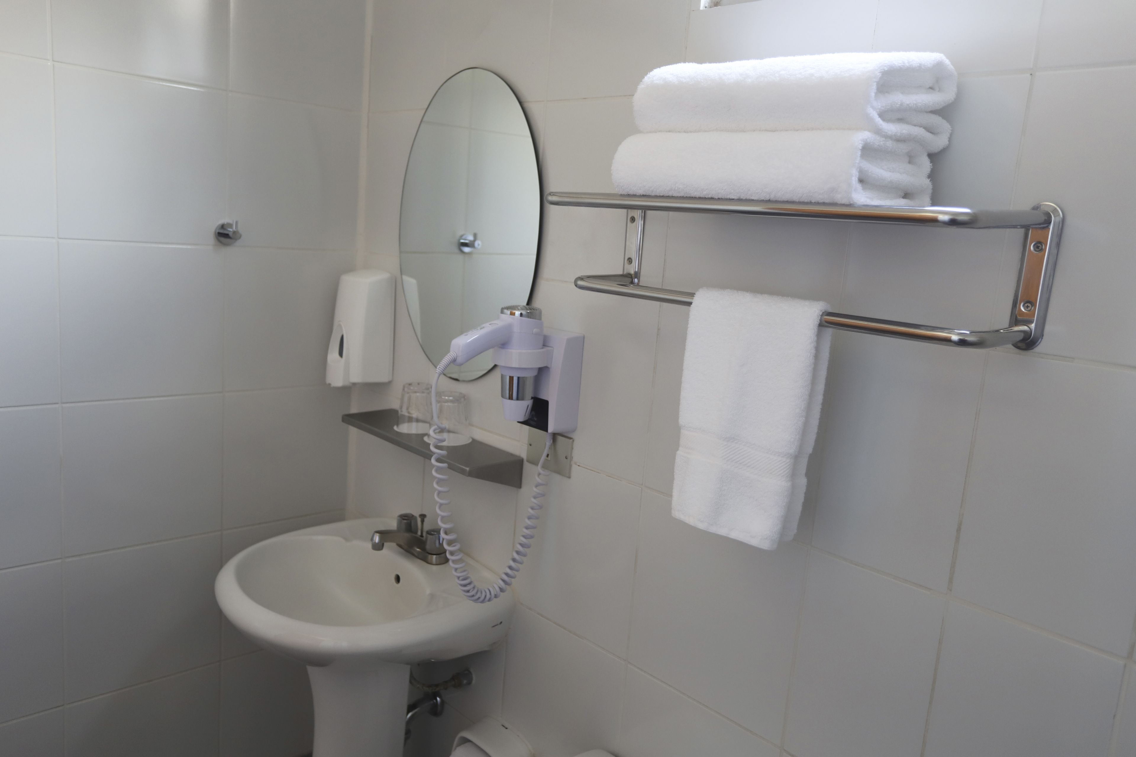 traditional twin room | bathroom | shower, hair dryer, towels