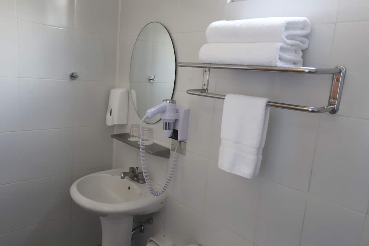 traditional twin room | bathroom | shower, hair dryer, towels