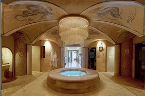 Couples treatment rooms, sauna, hot tub, Turkish bath, body treatments