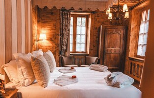 Quarto clássico (Alsacienne) | Roupas de cama premium, frigobar, cofres nos quartos, escrivaninha